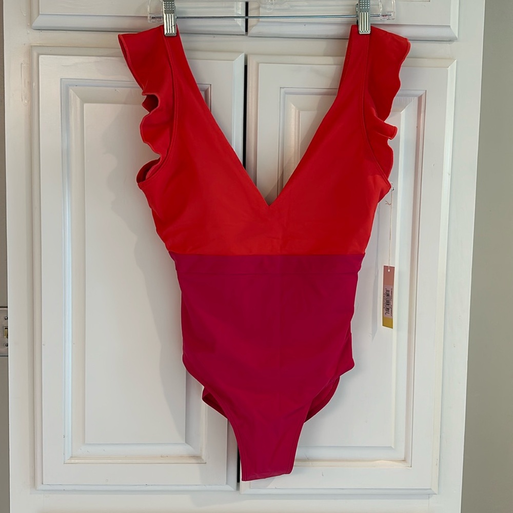 NWT Summersalt The Ruffle Backflip, One Piece Swimsuit, Size 6